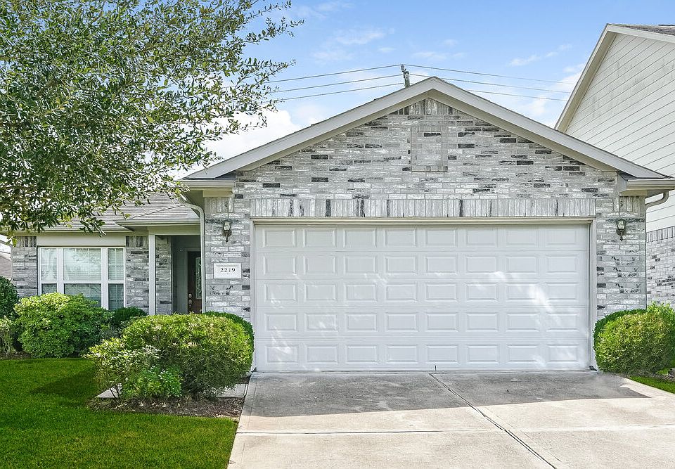 1st image of 2219 Diamond Crest Dr