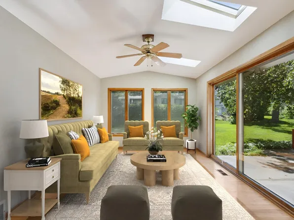 221 17th Ave NW, New Brighton, MN 55112