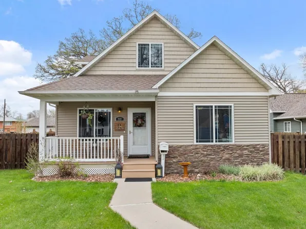 919 2nd Ave SE, Minot, ND 58701