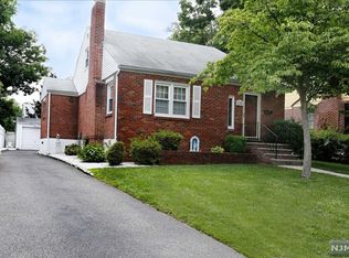 16 Roosevelt Ave, Westwood, NJ 07675