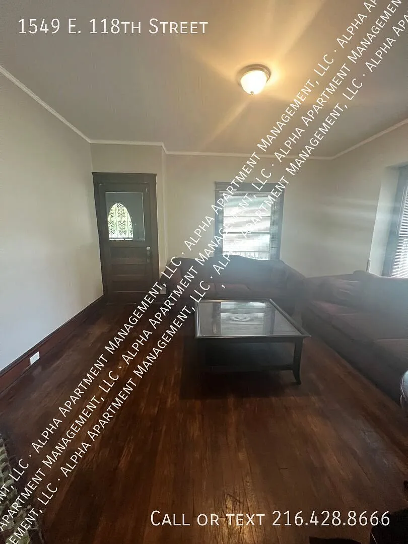 Gorgeous 4bd/1ba Duplex On E. 118th! — Photo 2