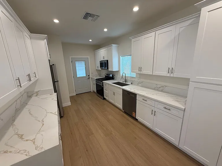 10959 Collins St — Photo 4