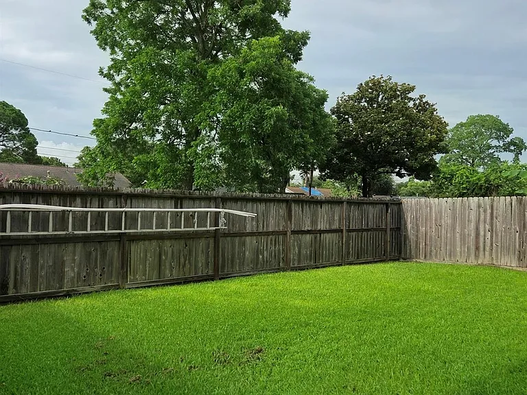 803 Whelton Dr — Photo 6