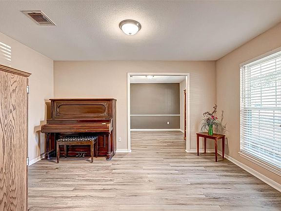 4th image of 19507 Hunt Lake Ln #1