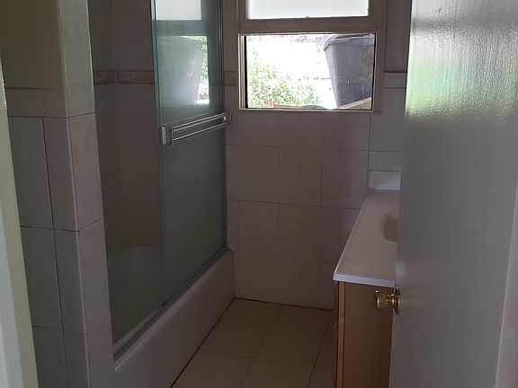 5th image of 301 Kingsford St