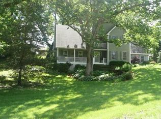 621 N Oaks Dr, Pella, IA 50219