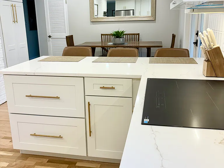 Easy close drawers & ample kitchen space and pantry