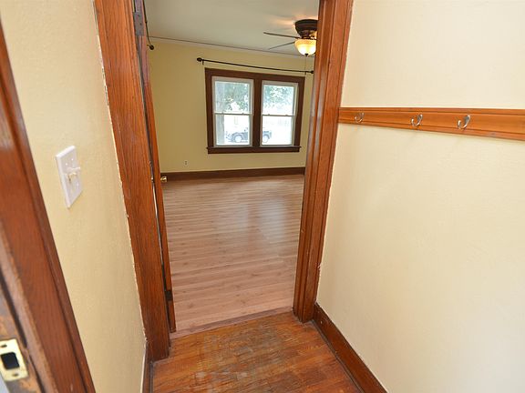 2nd image of 923 17th St