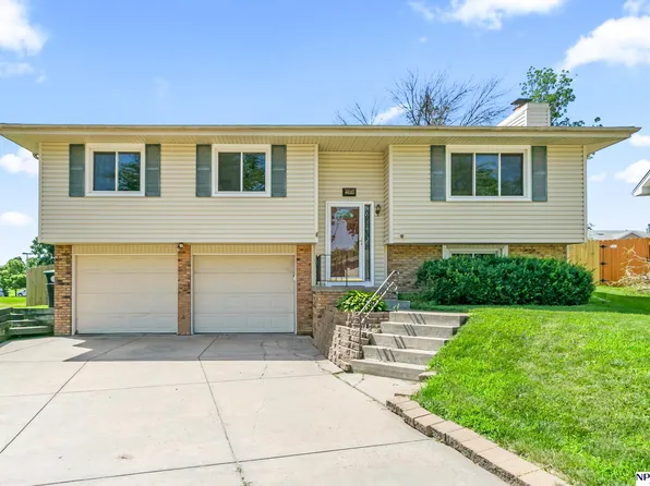 15909 Arbor Cir, Omaha, NE 68130
