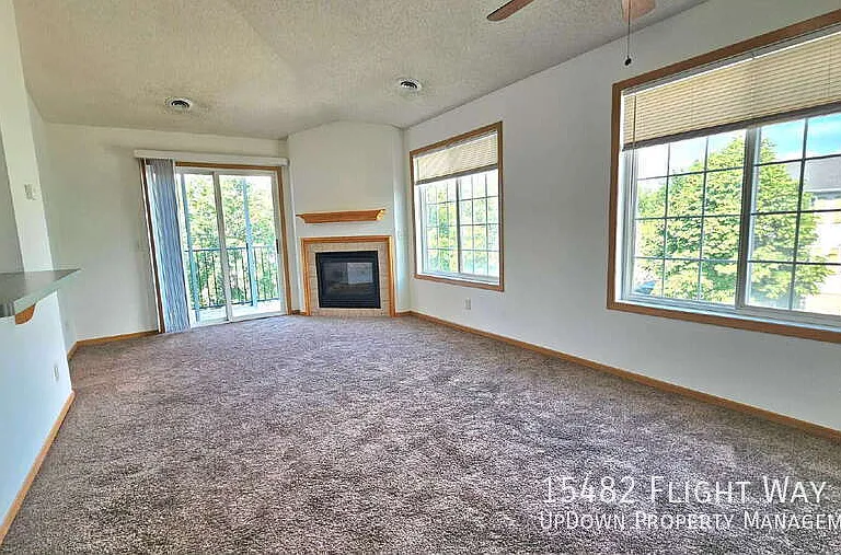 15482 Flight Way — Photo 5