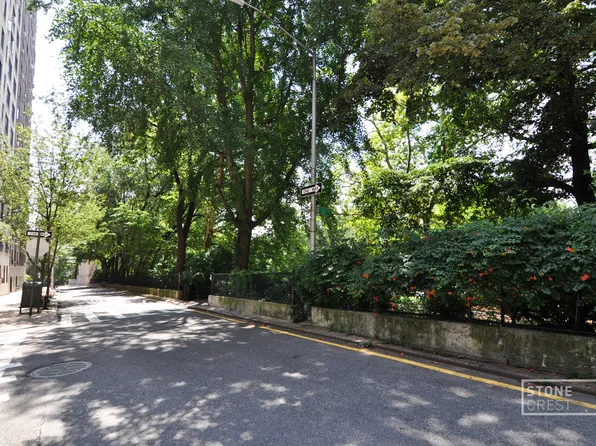 290 Riverside Drive image 7 of 7