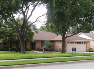 10169 Stoneleigh Dr, Benbrook, TX 76126