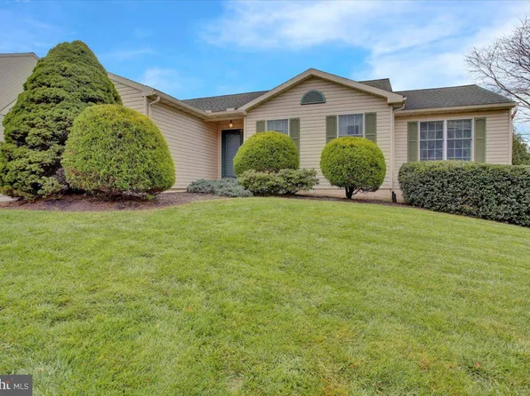 219 Longleaf Dr, Blandon, PA 19510