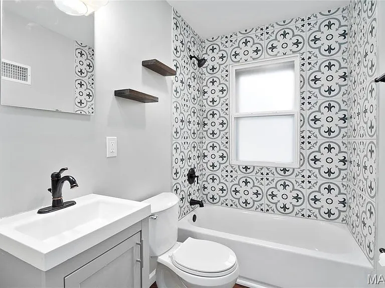 3102 Saint Myron Ln — Photo 9