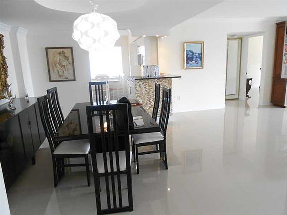 4th image of 2851 NE 183rd St APT 1801