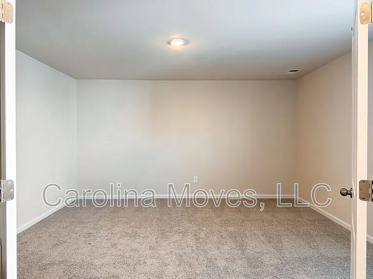 109 Clairvale Ct — Photo 8