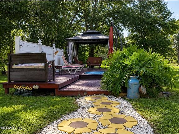 2nd image of 233 SE JONATHAN Way