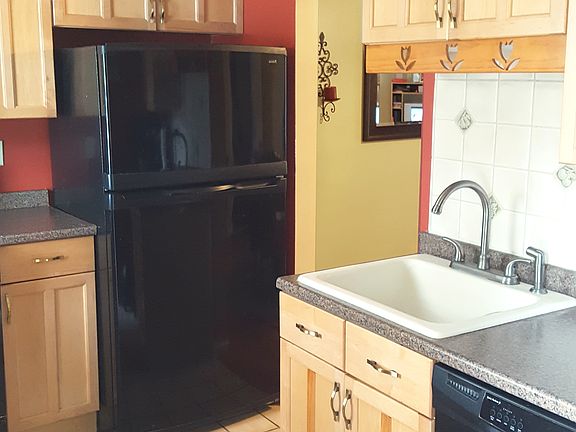 3rd image of 214 Parkwood Dr