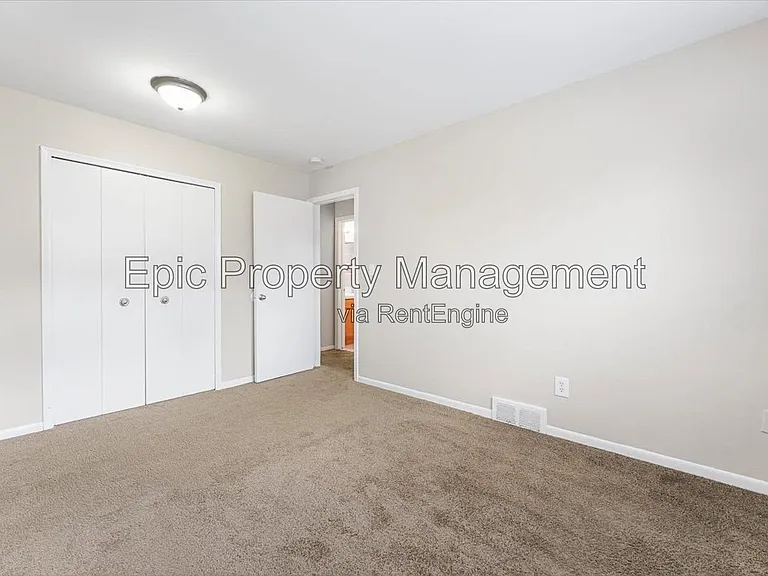 Cavalier Manor — Photo 36