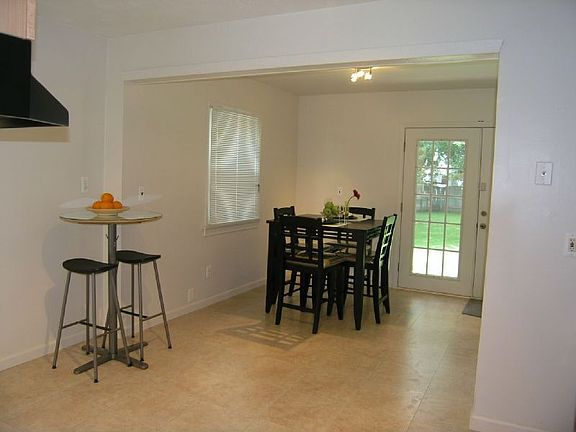 4th image of 28548 Barton St