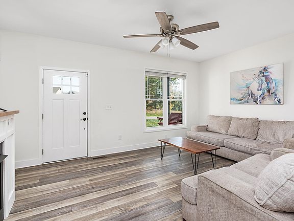 5th image of 51 Valley Manor Dr