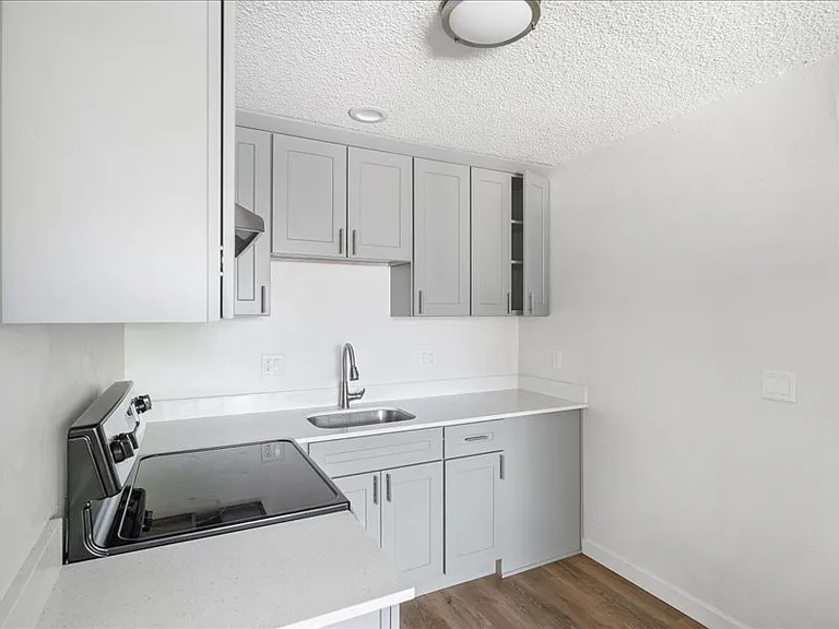 Lewis and Clark Apartments — Photo 7