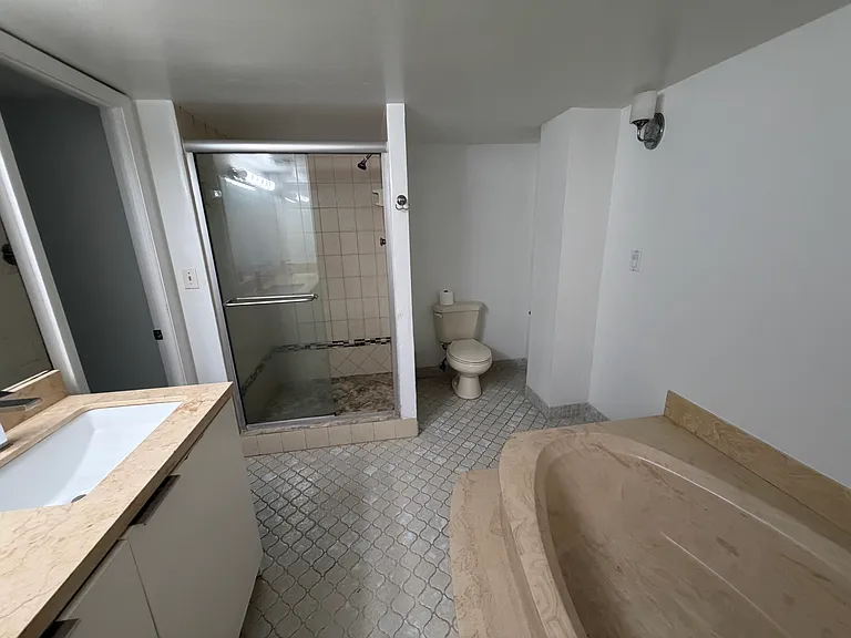 210 Seaview Dr #405 — Photo 11