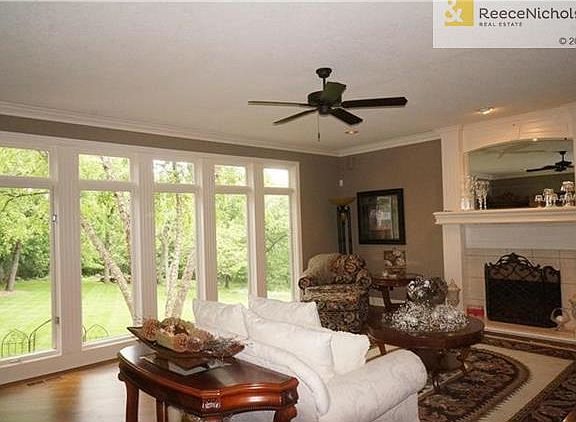 4th image of 1012 NW Silverthorn Dr
