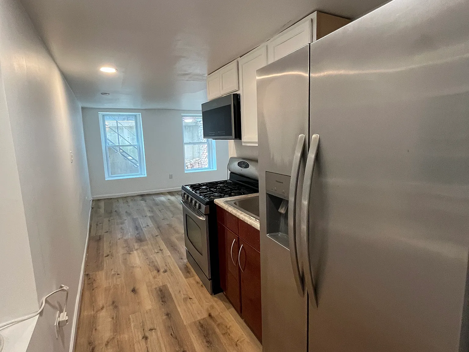 2 bed, 900 sqft, $2,000 — Photo 4