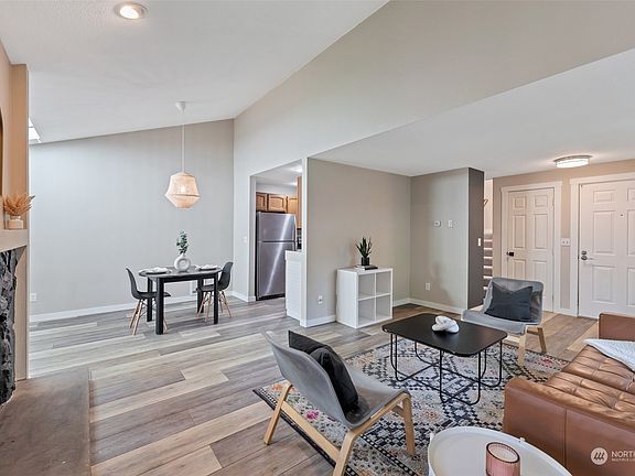 3rd image of 19119 Ballinger Way NE #201