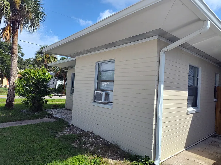 318 N Oleander Ave — Photo 28