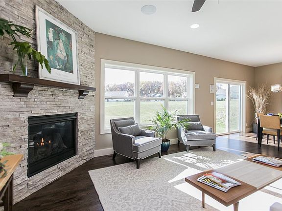 2nd image of 3719 Oakridge Ct SE