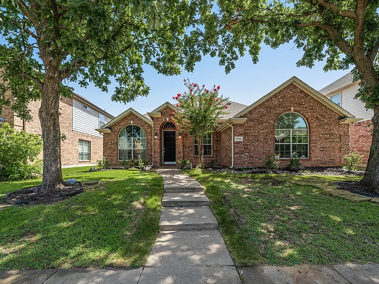 1706 Humbolt Dr — Photo 1