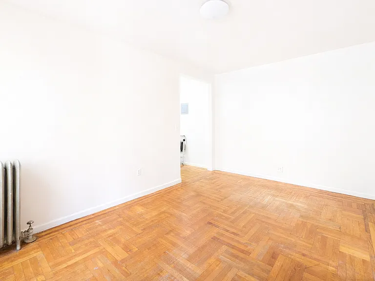 89 Seaman Ave #8A — Photo 2