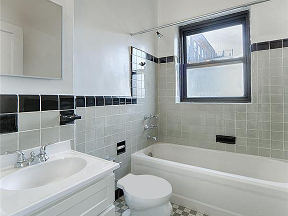 4th image of 160 7th Ave #1503