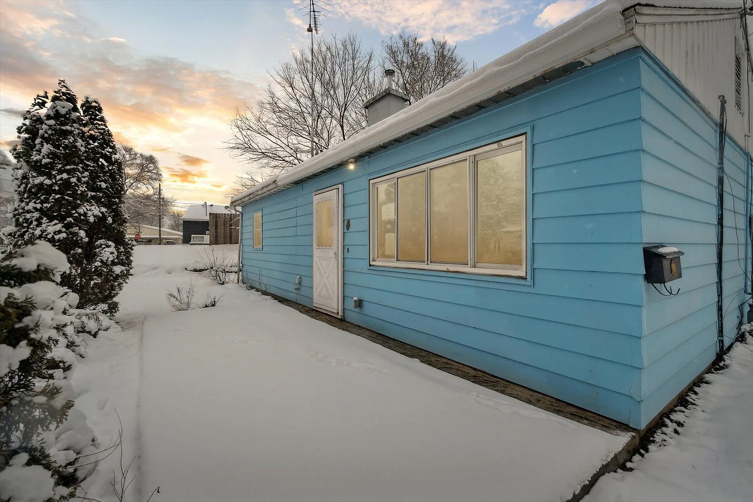 146 Fenton St photo 1