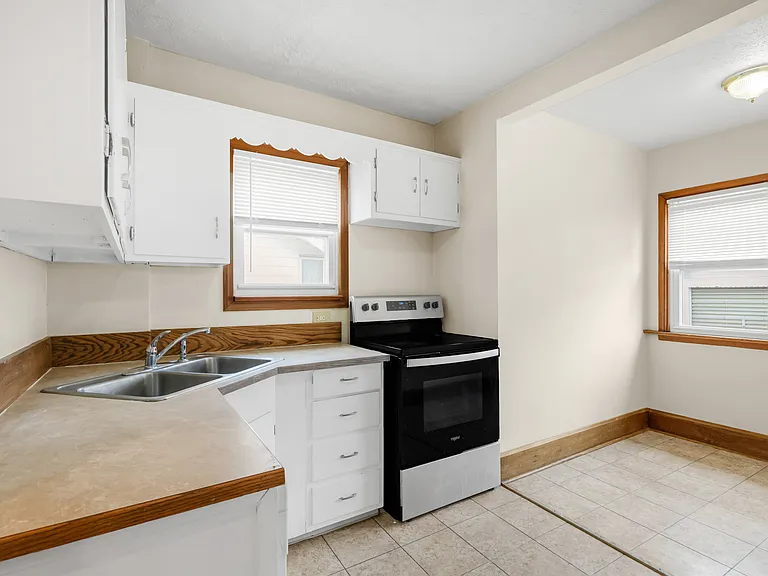 426 Selden Ave — Photo 5