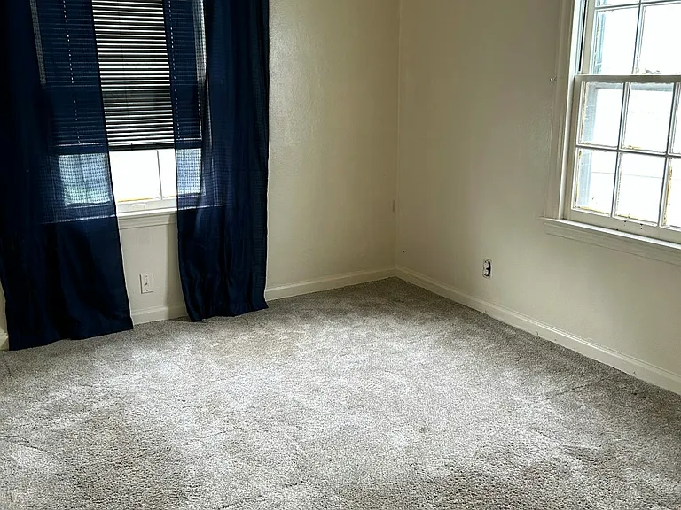 4608 Saint James Ave — Photo 9
