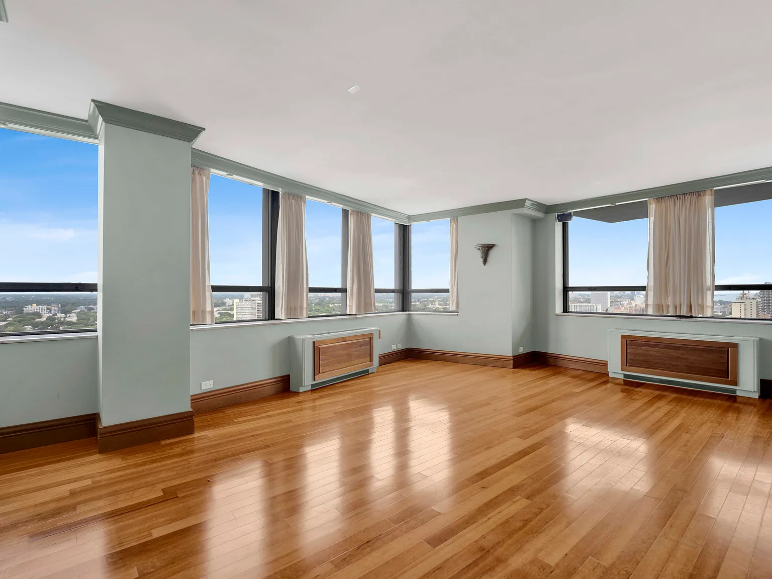 1 bed, 1.0 bath, 950 sqft, $2,000 — Photo 3