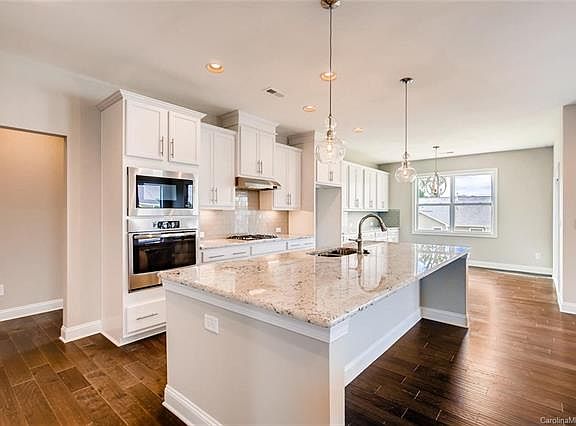 3rd image of 1119 Waterlily Dr