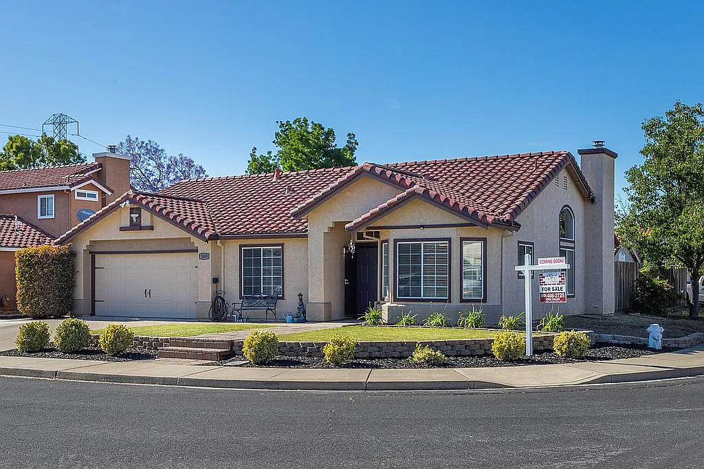 3000 Coconut Ct photo 1