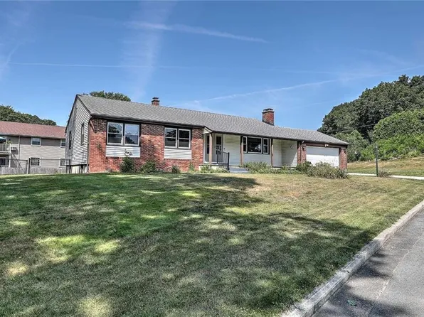 45 Countryside Dr, North Providence, RI 02904