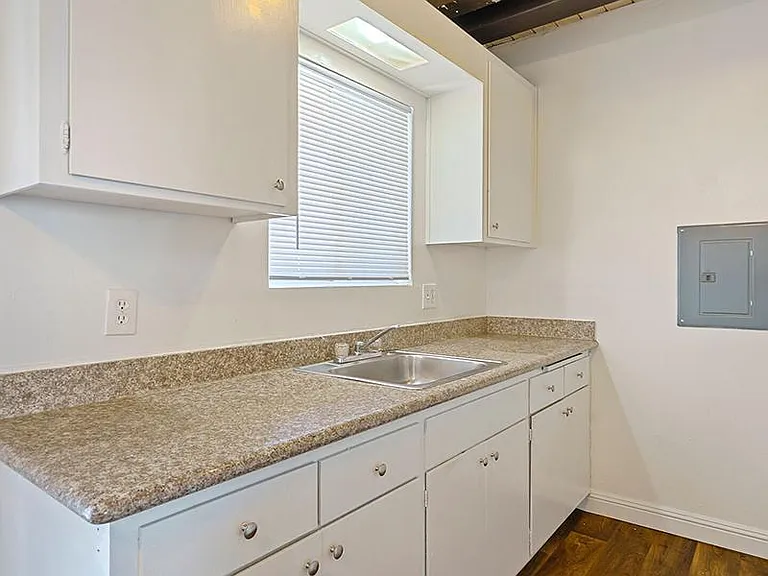 Manchester Apartments — Photo 9
