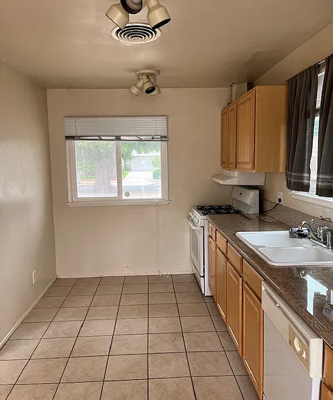 22959 Vose St — Photo 7