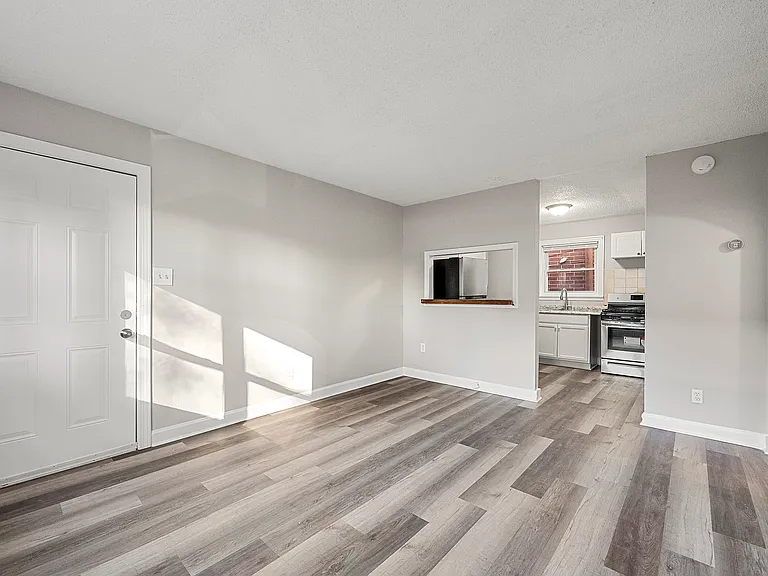 592 Cooper St SW #2 — Photo 3
