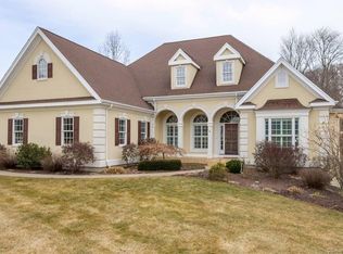 4 S Ridge Dr, Bloomfield, CT 06002