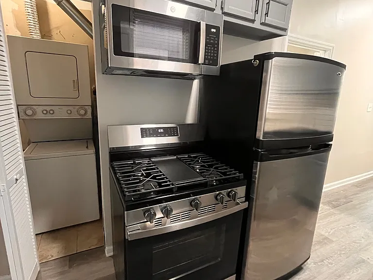 2955 N Spaulding Ave #2F — Photo 6