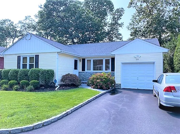 20 Teed St, South Huntington, NY 11746