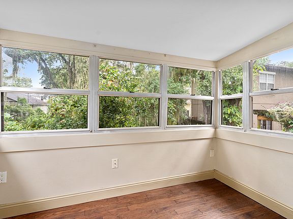 4th image of 210 Oglethorpe Pl #210