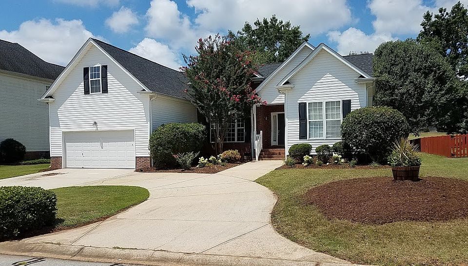 1st image of 20 Pinehurst Green Way
